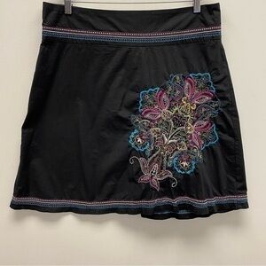 ✨ 4 for $30 ✨ Heart Soul Black Semi-Flare Skirt with Floral Appliqué Size 13
